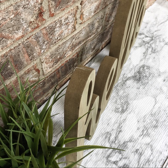 Wooden Script ‘Hello’ Decor - Picture 5 of 6